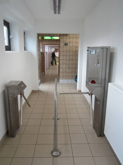 Trinity, Spurteiler und Drehsperre Compact 2-Arm als Fluchtweg