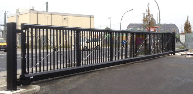 Schiebetor TWIN280 Alu beschichtet SL 15,5 m, händischer Betrieb