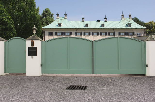 Drehtor blickdicht mit Blechfüllung